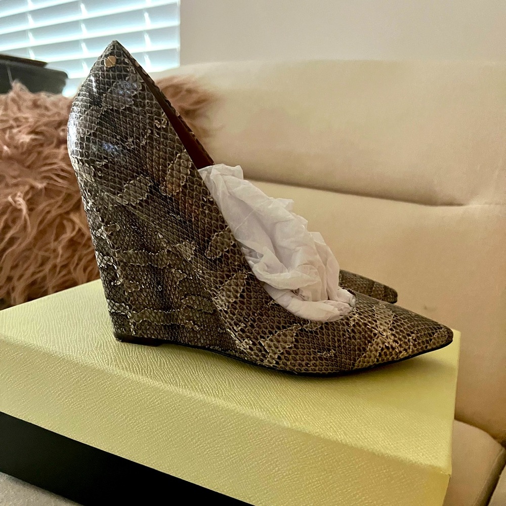 Rachel Roy Snake print Wedge Size 9.5